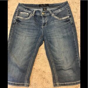 Cute jeans shorts by Earl Jean Blue in size 9